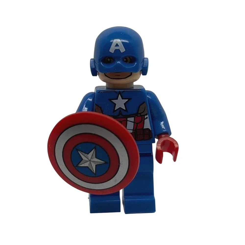 LEGO Marvel Super Heroes Captain America Minifigure with Shield and Helmet 2012